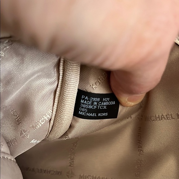 Michael Kors NWOT White Fultan Large Pebbled Leather Crossbody Bag Gold Accent - Picture 11 of 14